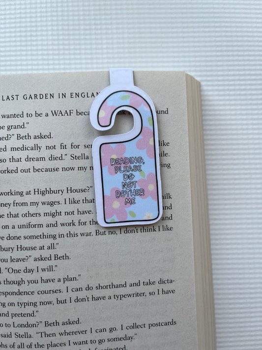 Reading, please do not bother me magnetic bookmark