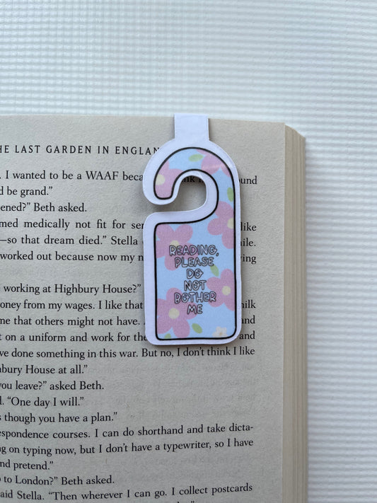 Reading, please do not bother me magnetic bookmark